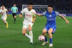 B体育体育教练-比赛中球队展现统治力，成为强者