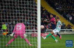 B体育体育投注-西班牙俱乐部在比赛中迎战挑战，成功晋级四强