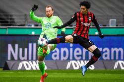 包含沃尔夫斯堡球员积极备战下一场比赛的词条