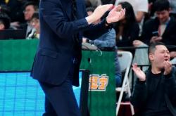 B体育体育平台-关于防守反击的默契，球队稍有松懈便失分的信息