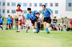 B体育体育地址-包含大连一方后防线连续失误，输球收场的词条