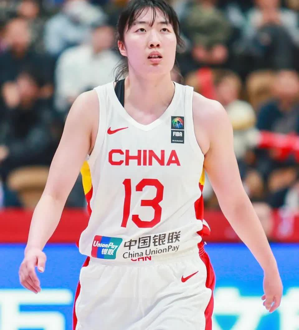新晋女篮球员在夏令营展现实力的简单介绍