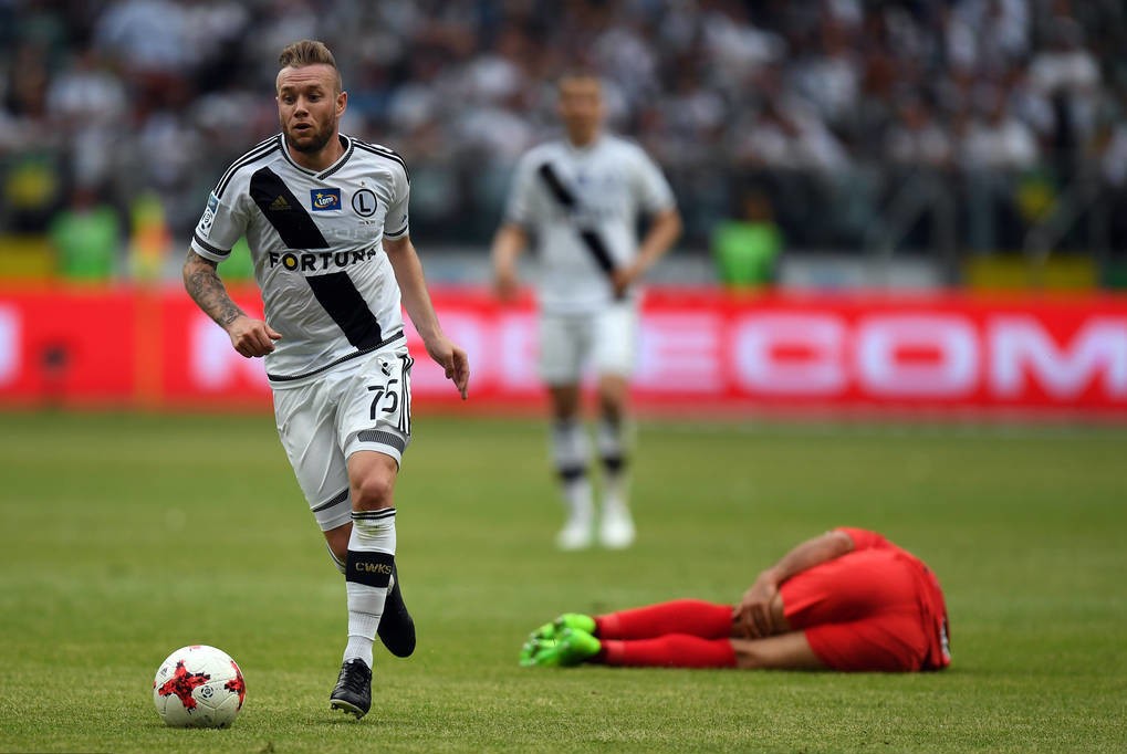 包含波兰队锋线无解，助球队主场平局保持不败的词条