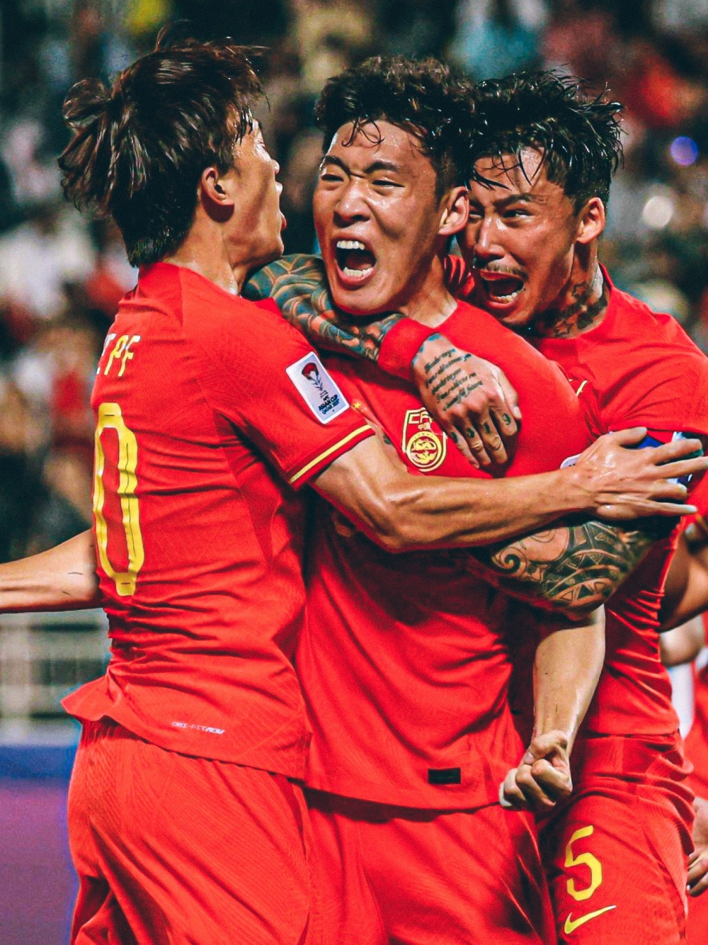 国内球员出色发挥，球队团结拼搏的简单介绍