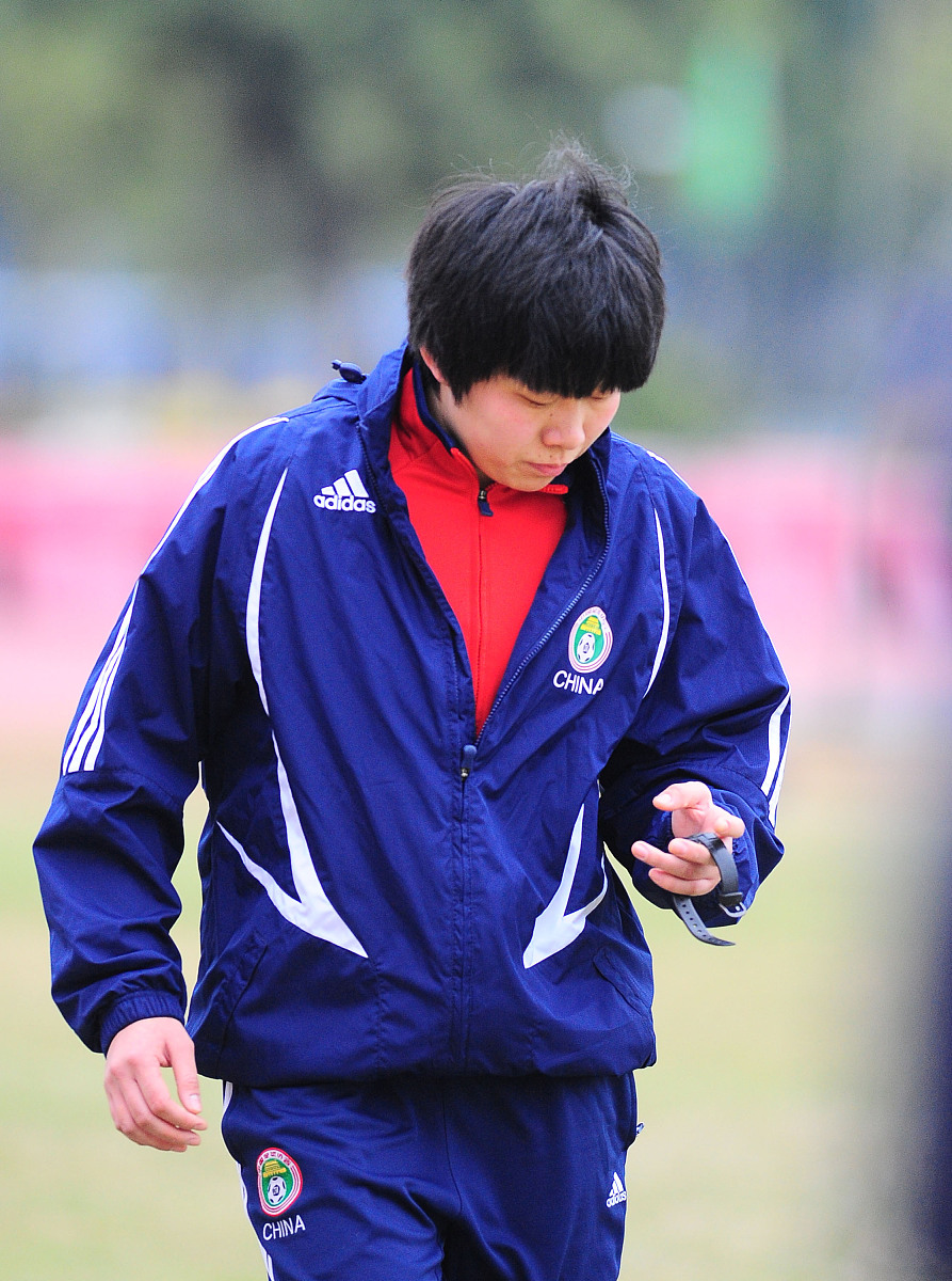 国内球员出色发挥，球队团结拼搏的简单介绍