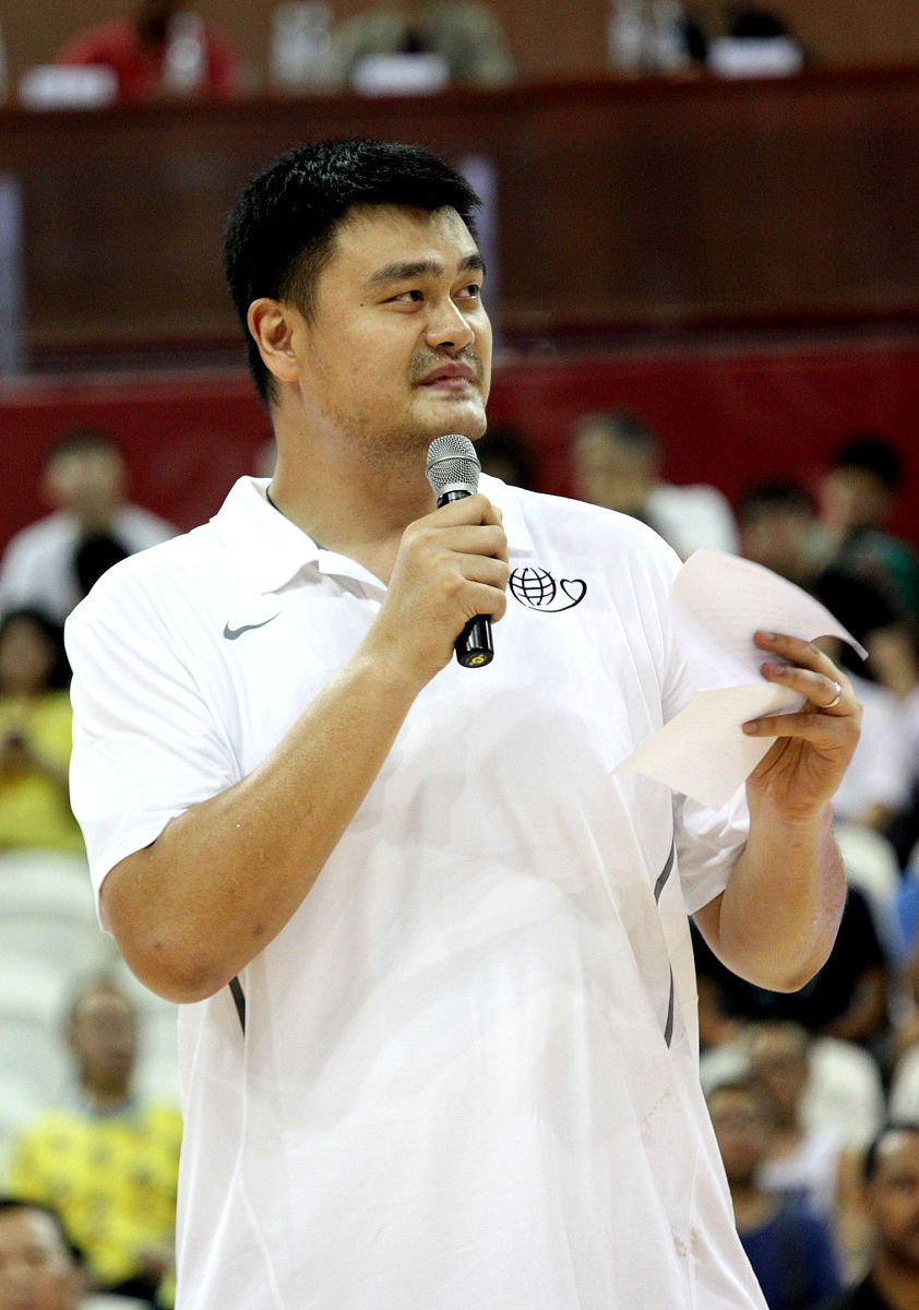 姚明荣获篮球殿堂成员，致敬传奇生涯的简单介绍