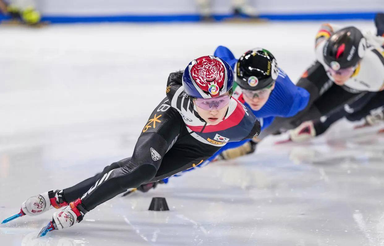 加拿大选手实力无敌,蝉联短道速滑冠军 加拿大选手实力无敌,蝉联短道速滑冠军