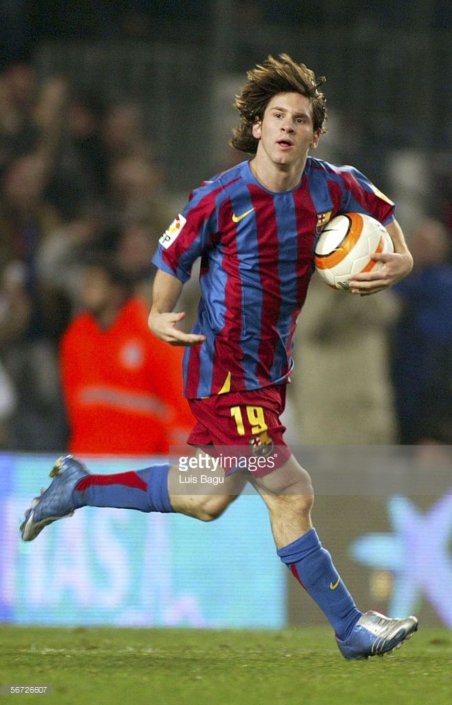 足球舞台暗藏玄机，一触即发的悬念吸引眼球