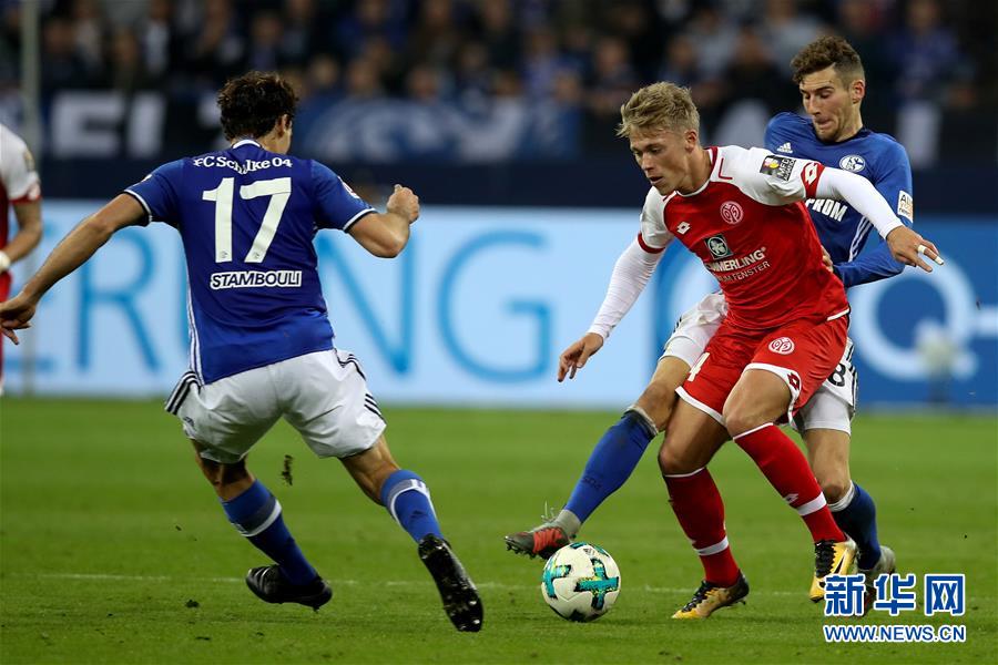 德甲劲旅沙尔克04遭遇四连败，陷入泥潭深渊