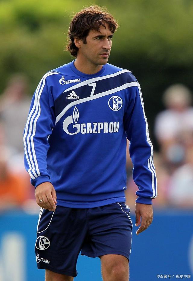 德甲劲旅沙尔克04遭遇四连败，陷入泥潭深渊