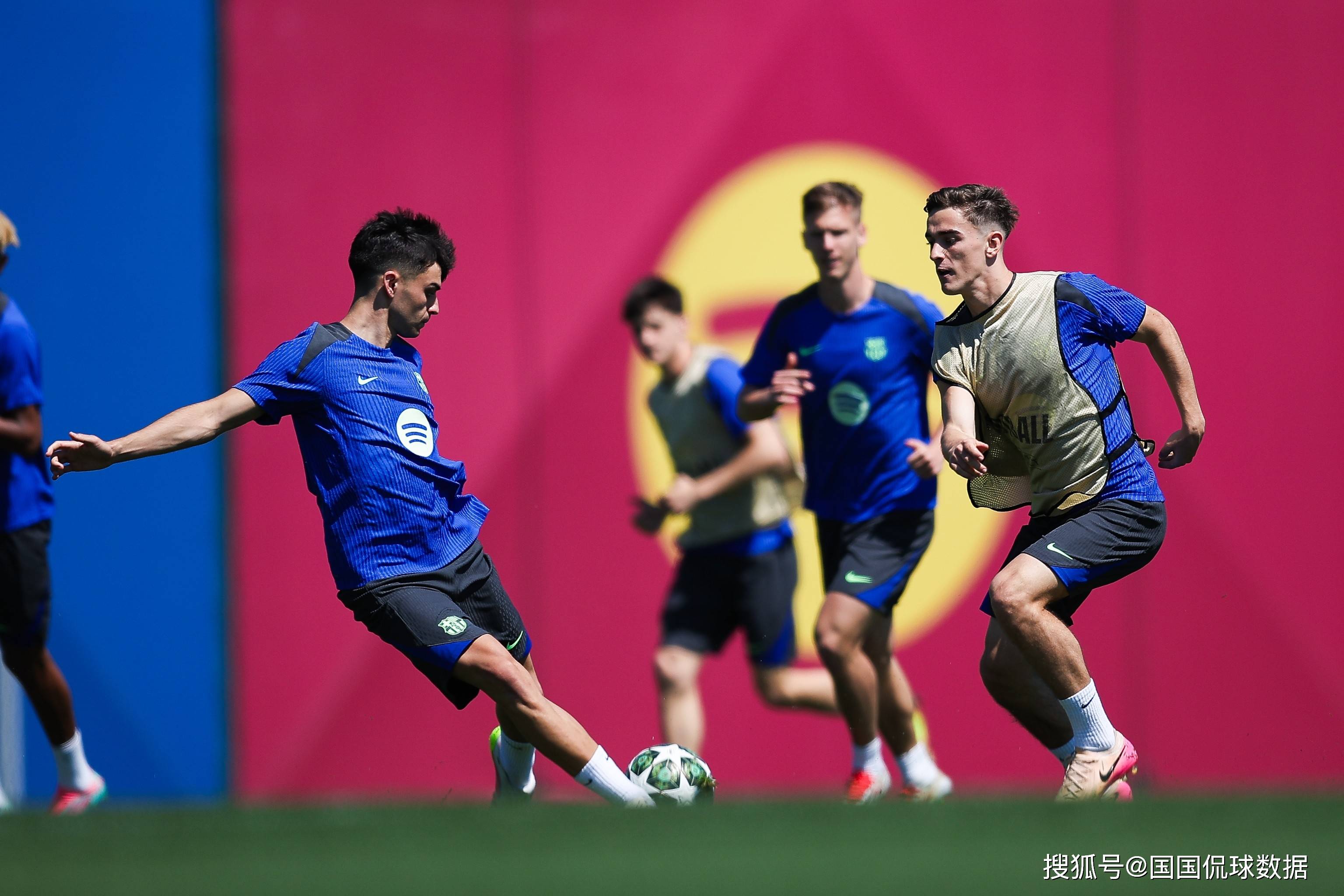 巴塞罗那攻守兼备,争取冠军 巴塞罗那攻守兼备,争取冠军