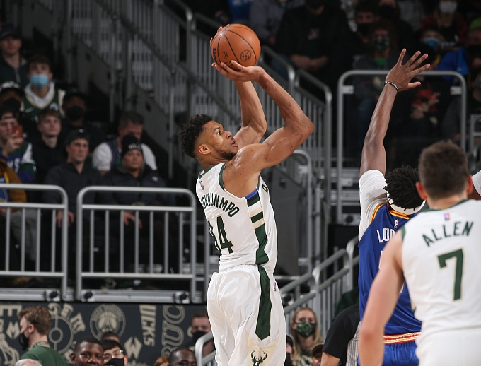 雄鹿逆转勇士,再度笑到最后 雄鹿逆转勇士,再度笑到最后